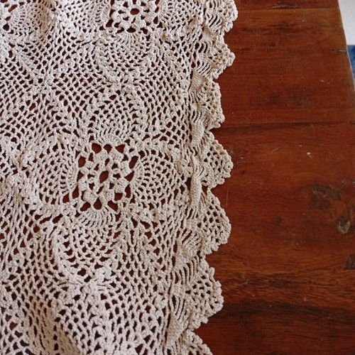 Handmade crochet tablecloth vintage 1970 like new, 130 cm