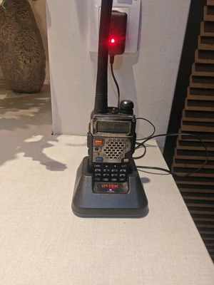 Intek KT-980HP wireless radio used with LCD display and FM receiver