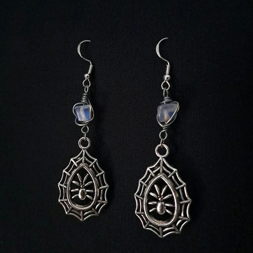 Spider & Moonstone earrings new, silver color