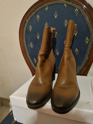 Δερμάτινα μποτάκια Tommy Hilfiger σαν καινούργια, καμηλό με καφέ τακούνι