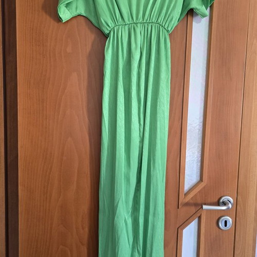 Maxi dress in bright green with satin texture and V neckline, size L