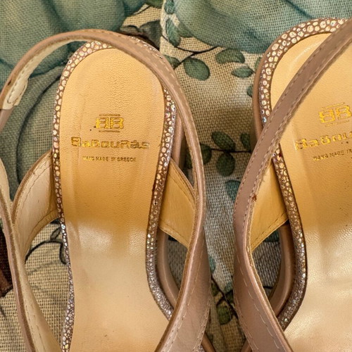 Vavoulas leather sandals like new, size 38, beige