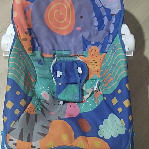 Relax baby bouncer with vibration, like new