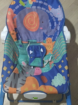Relax baby bouncer with vibration, like new
