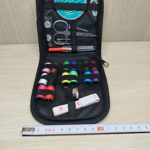 Travel sewing kit new with 14 thread colors