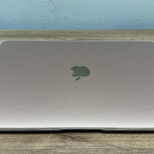 MacBook Air 13” 2020 M1 CPU like new, 8GB RAM, 256GB SSD