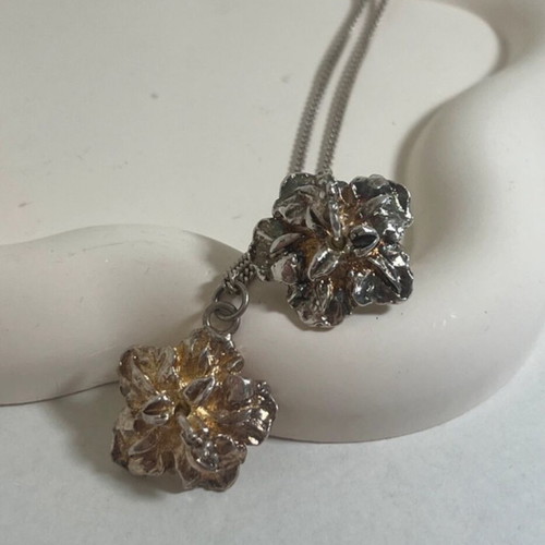 Vintage hibiscus design ring and necklace set Les Bijoux de Sophie like new