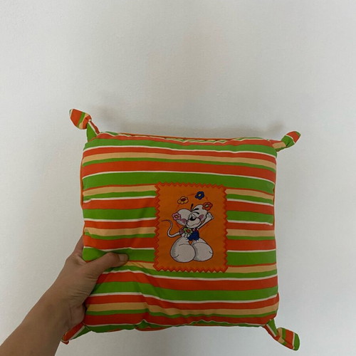Pack of 4 used pillows and stuffed toys