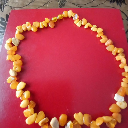 Necklace with natural amber, 42 cm length, like new