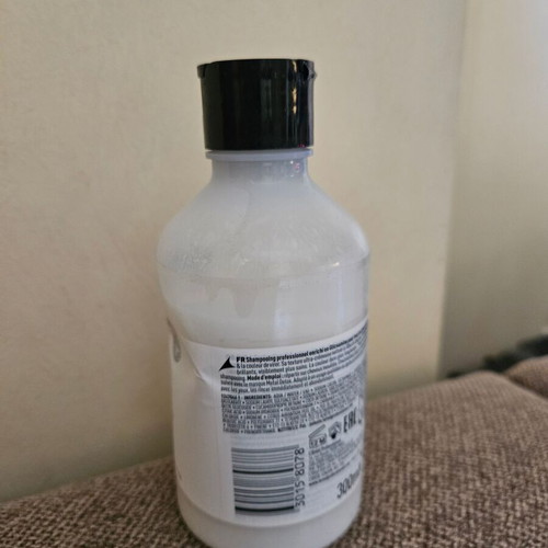 Metal Detox shampoo used from L'Oréal Professionnel Serie Expert