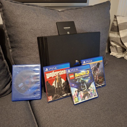PlayStation 4 Pro 500GB SSD μεταχειρισμένο με πακέτο 4 παιχνίδια