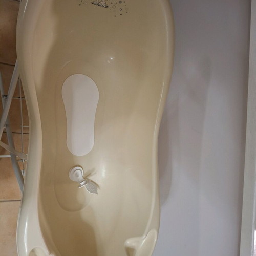 Maltex baby bath tub like new with drainage and accessories