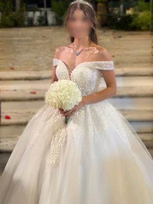 Νυφικό custom made σαν καινούργιο, princess ball gown με κέντημα και πέπλο