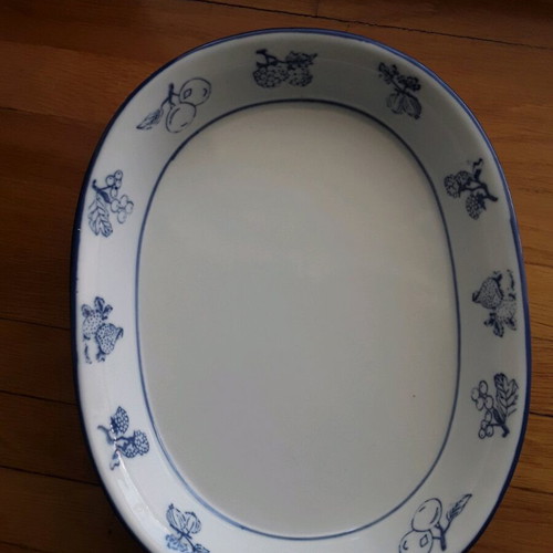 Serving bowls like new, set of 3 ceramic with rattan base