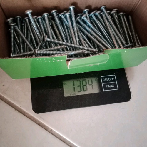 Screws with square head new, box 65cm