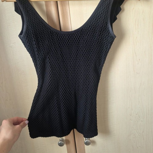 Lynne black top size M like new