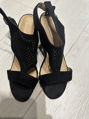 Women's sandals used, size 37, black platform style