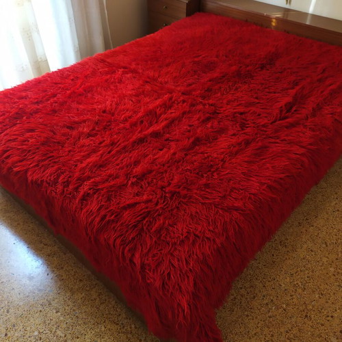 Woolen flokati for double bed 2.40 x 1.70 like new, red