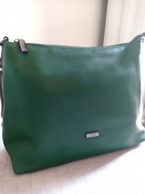 Axel shoulder bag medium size like new, green