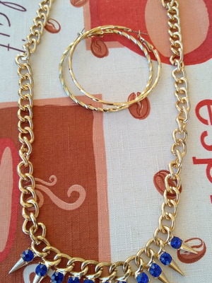 Jewelry set used, necklace and unused earrings