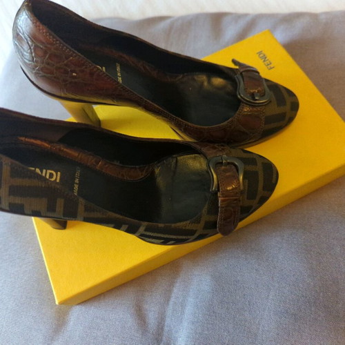 Fendi brown leather and fabric pumps like new, size 36.5