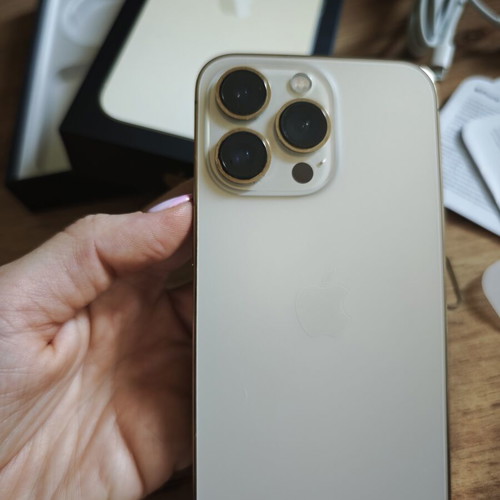 iPhone 13 Pro 128GB Gold with Apple Watch SE 44mm like new
