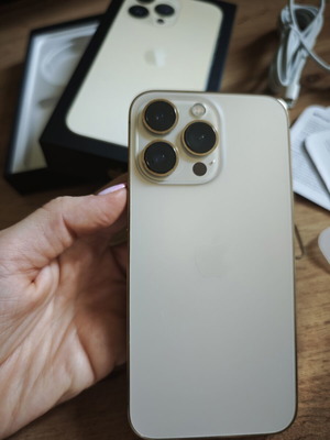 iPhone 13 Pro 128GB Gold with Apple Watch SE 44mm like new