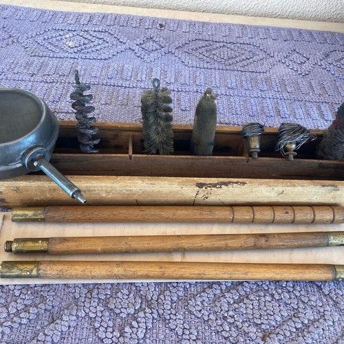 Gun cleaning set used with military oil can