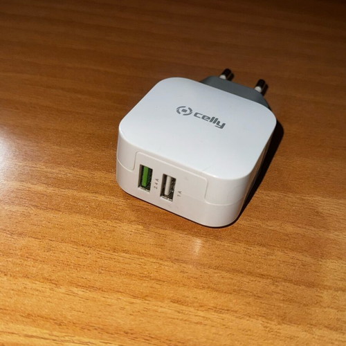 Double USB charger like new