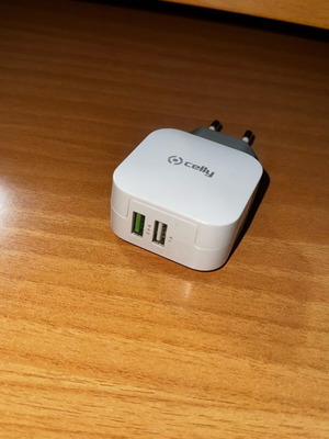 Double USB charger like new