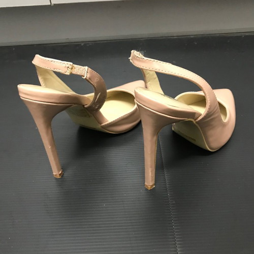 Patent leather beige pumps no 37 used, in excellent condition