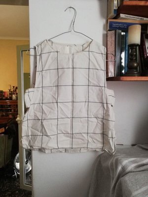 Less sleeveless top Small cotton off-white beige check, slightly yellowed underarms