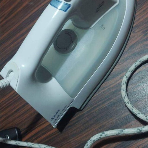 Steam iron used in excellent condition