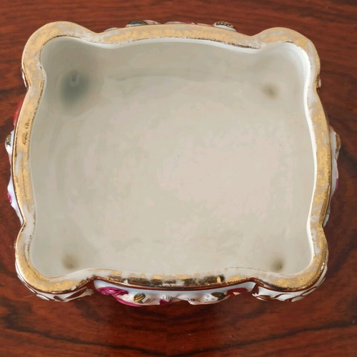 Capodimonte jewelry box used, porcelain with cherubs