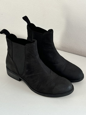 Vagabond boots size 38, like new, black