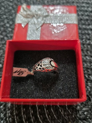 Women's silver ring new, size 58