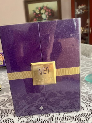 Alien Mugler gift set with 60ml perfume, 100ml shower and body milk