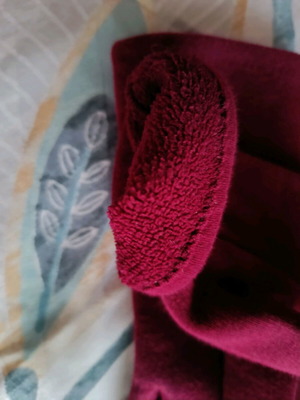 Burgundy gloves like new with fleece lining
