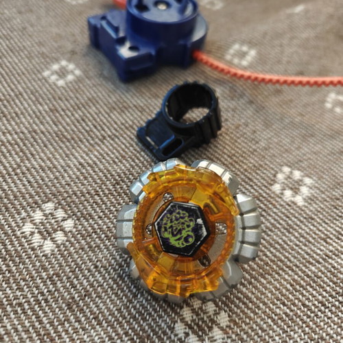 Beyblade Hasbro Metal Fusion used with key and launcher