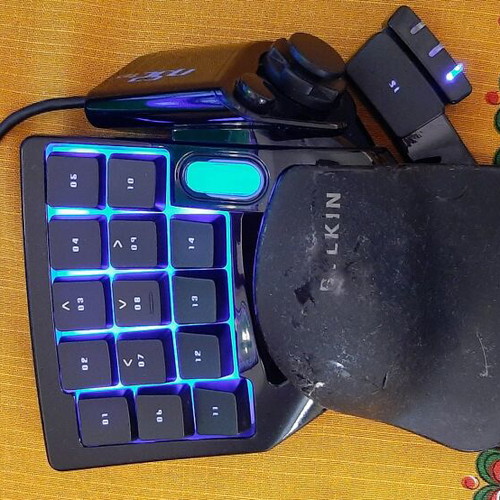 Belkin N 52 TE gamepad used with blue backlight USB