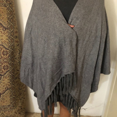 Gray poncho used with fringes