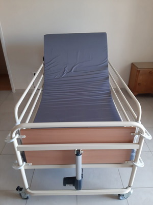Prato 4 Electric Hospital Bed like new with mattress and accessories