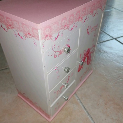 Girls' jewelry box with music wind-up, like new, white and pink