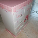 Girls' jewelry box with music wind-up, like new, white and pink