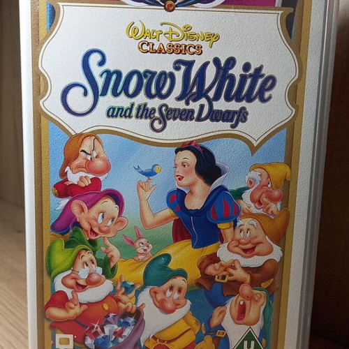 Snow White and the Seven Dwarfs VHS like new, no subtitles