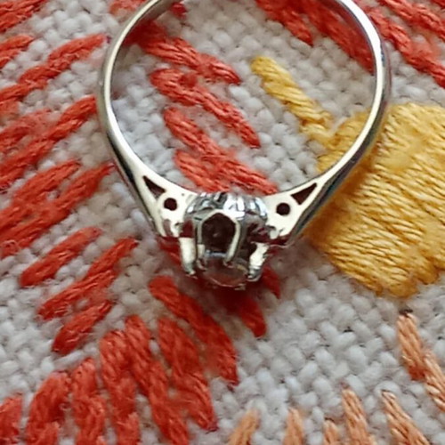 Monopetro 14K white gold ring like new with diamond