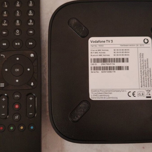 Vodafone TV Box like new with remote and charger