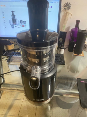 Bosch slow juicer like new, minimally used