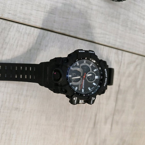 Men's watches used, all together, need batteries