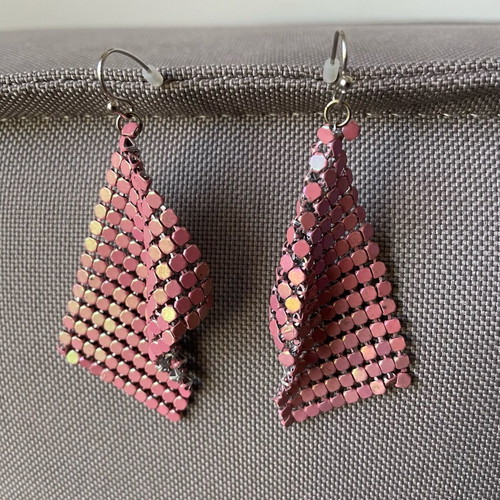 Women's hanging metal earrings new, pink and silver